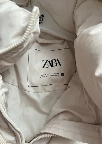 Zara Beyaz Kapüşonlu Puff Mont