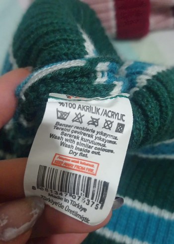 bordo ve mavi bere - Görsel 2