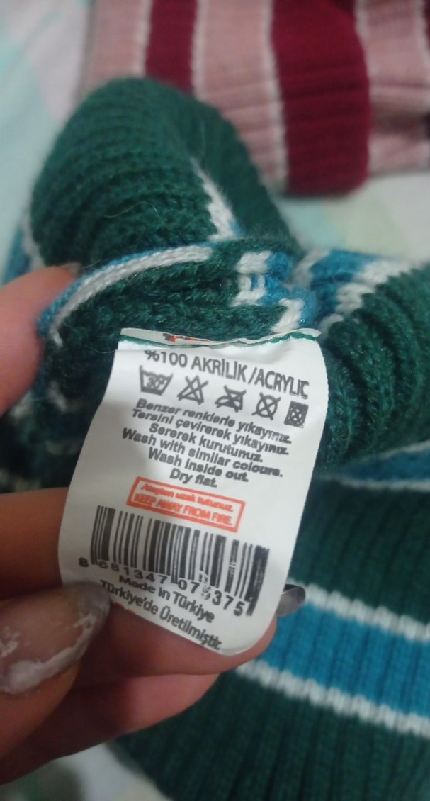 bordo ve mavi bere - Görsel 2