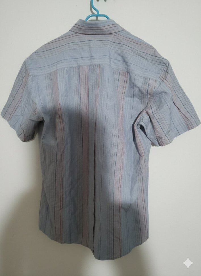 Crispino markasına ait, çizgili bir erkek gömleğidir. - Görsel 3