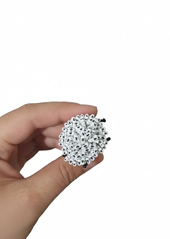 Benekli Boncuk Detaylı Beyaz Kadın anahtarlık - Görsel 2