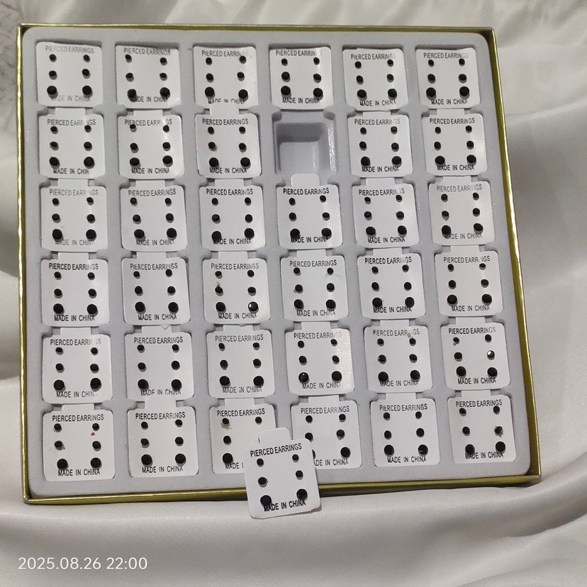 siyah Mini Düğmeli Rock Punk Küpe Seti - Görsel 3