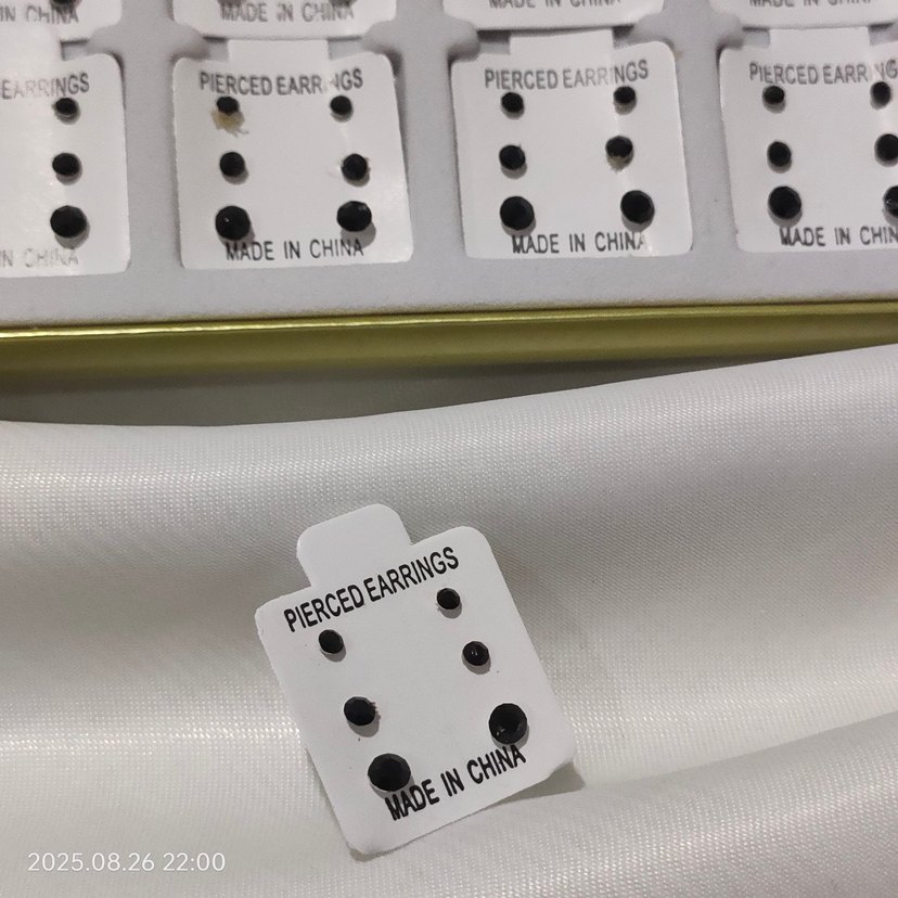 siyah Mini Düğmeli Rock Punk Küpe Seti - Görsel 2