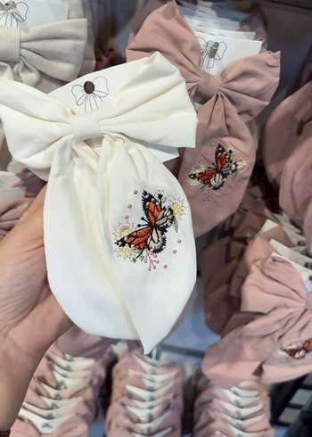 Beyaz Nakışlı Bohem Fiyonk Saç Tokası - Görsel 2