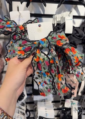 Beyaz Nakışlı Bohem Fiyonk Saç Tokası - Görsel 3