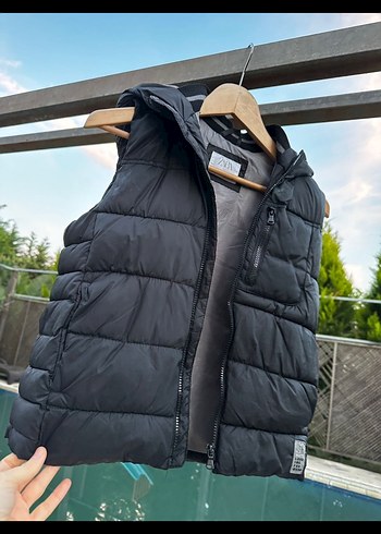 Zara..Siyah Erkek Çocuk Yelek Kapüşonlu Fermuarlı