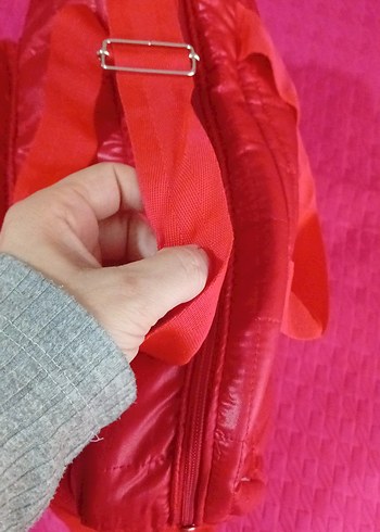 KIRMIZI ÇANTA - Görsel 3