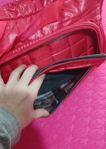 KIRMIZI ÇANTA - Görsel 9