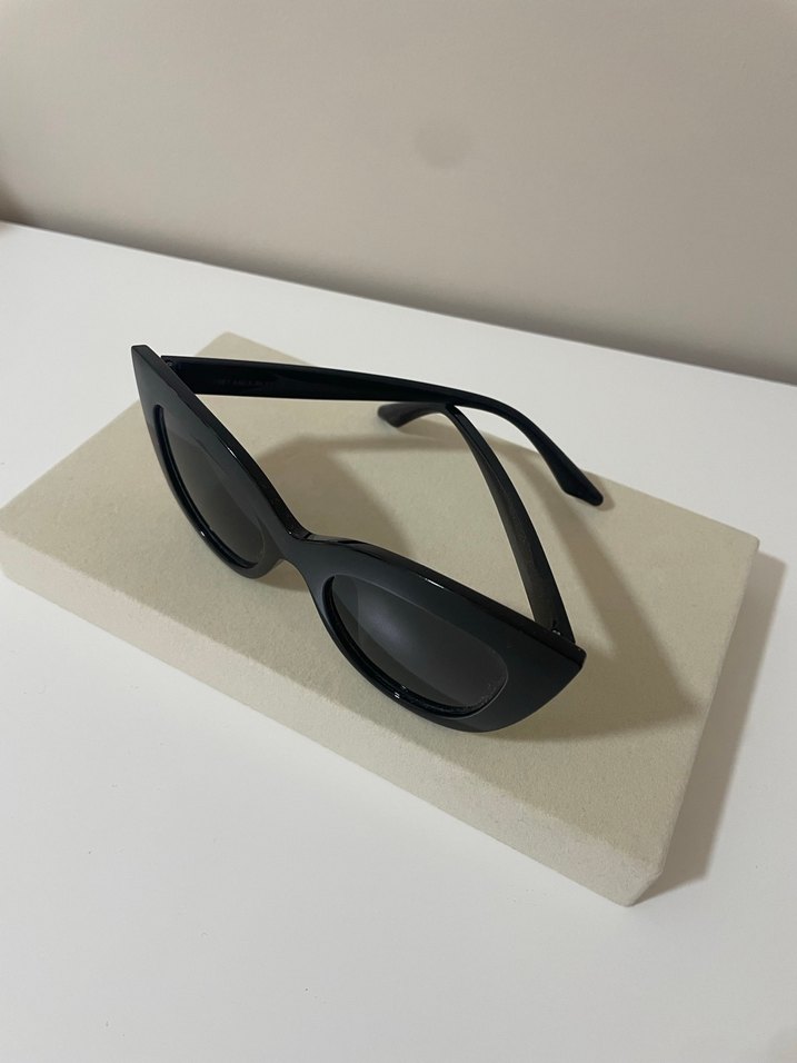 Klasik Siyah Kadın Güneş Gözlüğü - Görsel 3