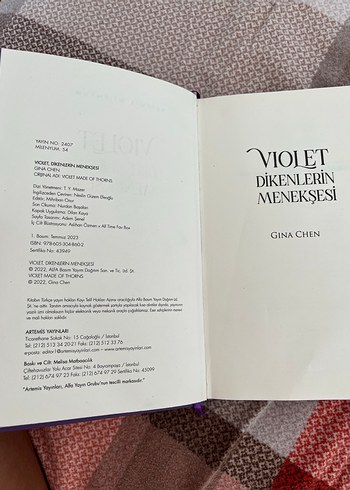Kılıç ve Kalp Desenli kitap adı :violet dikenlerin menekşesi - Görsel 6