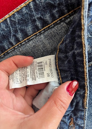 Kırmızı Tokalı Koyu Mavi Mini Kadın Kot Şort - Görsel 6