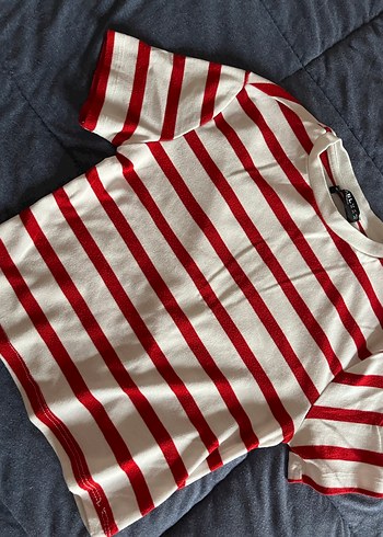 Kısa Kollu Kırmızı Beyaz Çizgili Kadın crop - Görsel 2