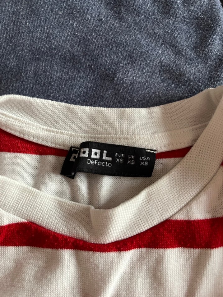 Kısa Kollu Kırmızı Beyaz Çizgili Kadın crop - Görsel 4