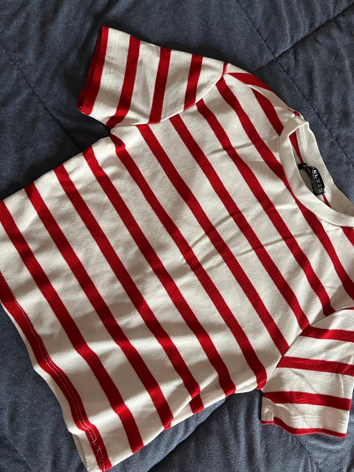Kısa Kollu Kırmızı Beyaz Çizgili Kadın crop - Görsel 2