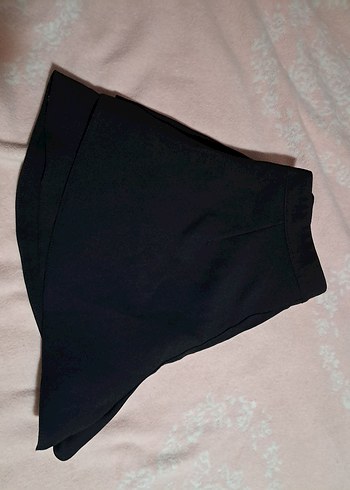 40 Beden Siyah Pilili Etek Görünümlü Şort