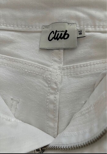 Beymen clup işlemeli beyaz kot