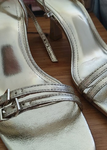 Bershka Bej Deri Tokalı Blok Topuklu Kadın Ayakkabı