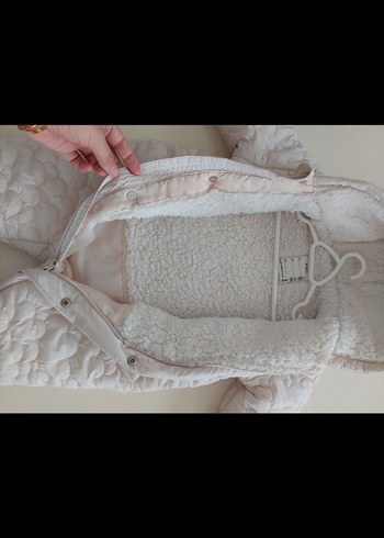 Kapüşonlu Beyaz Bebek Kız Tulumu - Görsel 2