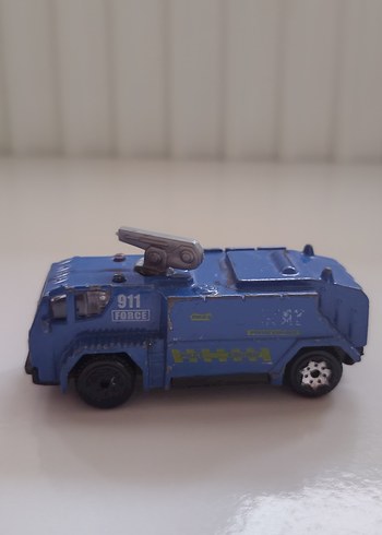  metal TOMA aracı hafif boyası hasarli Hotwheels değil.