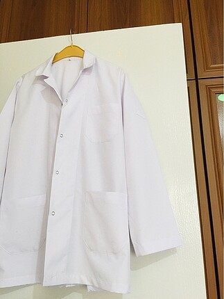 Beyaz doktor hemşire öğretmen önlüğü