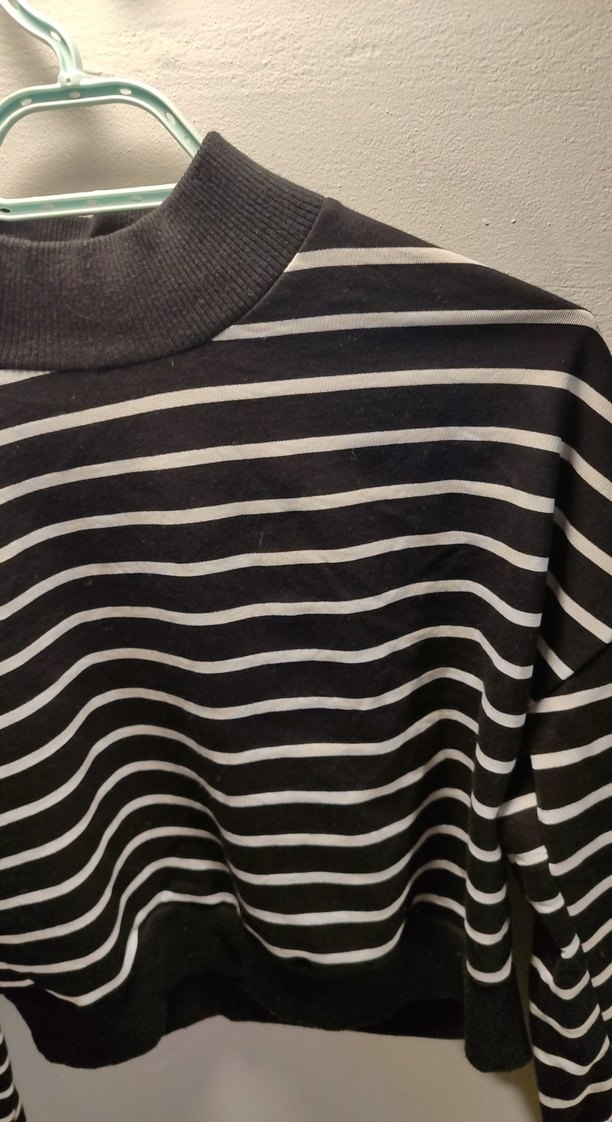 Siyah Beyaz Çizgili Yüksek Yakalı Kadın Kazak - Görsel 2