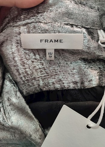 Gri Metalik Düğmeli Kısa Kollu Bluz - Görsel 8