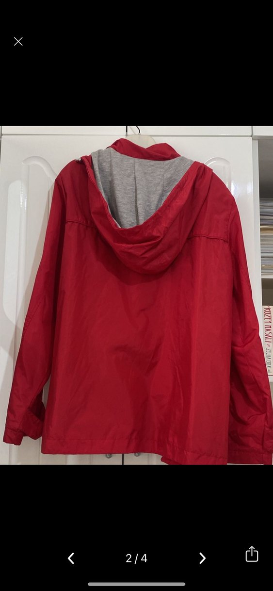 Gri Detaylı Kırmızı Kadın yağmurluk - Görsel 2