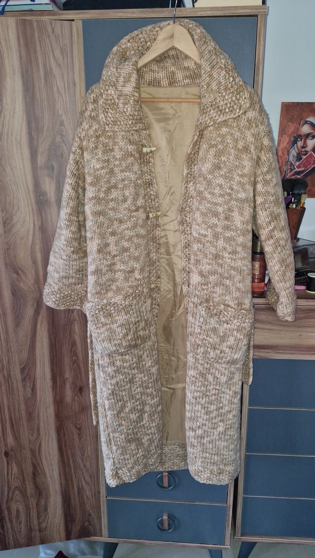 Uzun Bej Örgü Kadın Kaban el örgüüs - Görsel 3
