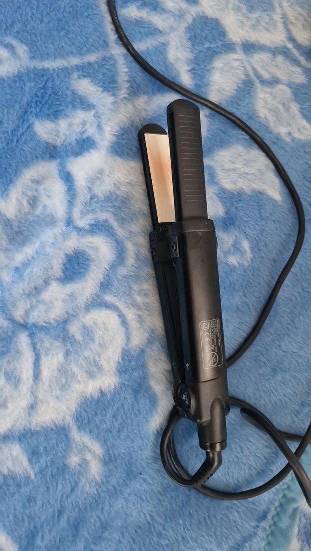 Siyah saç düzleştiçisi - Görsel 5