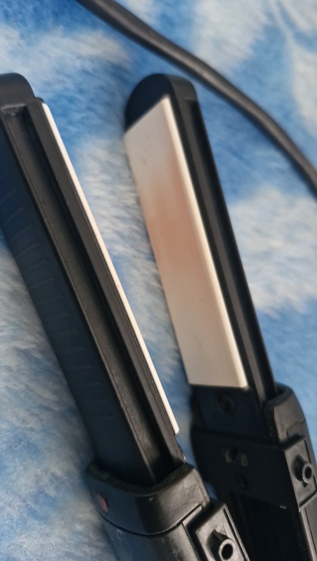 Siyah saç düzleştiçisi - Görsel 3