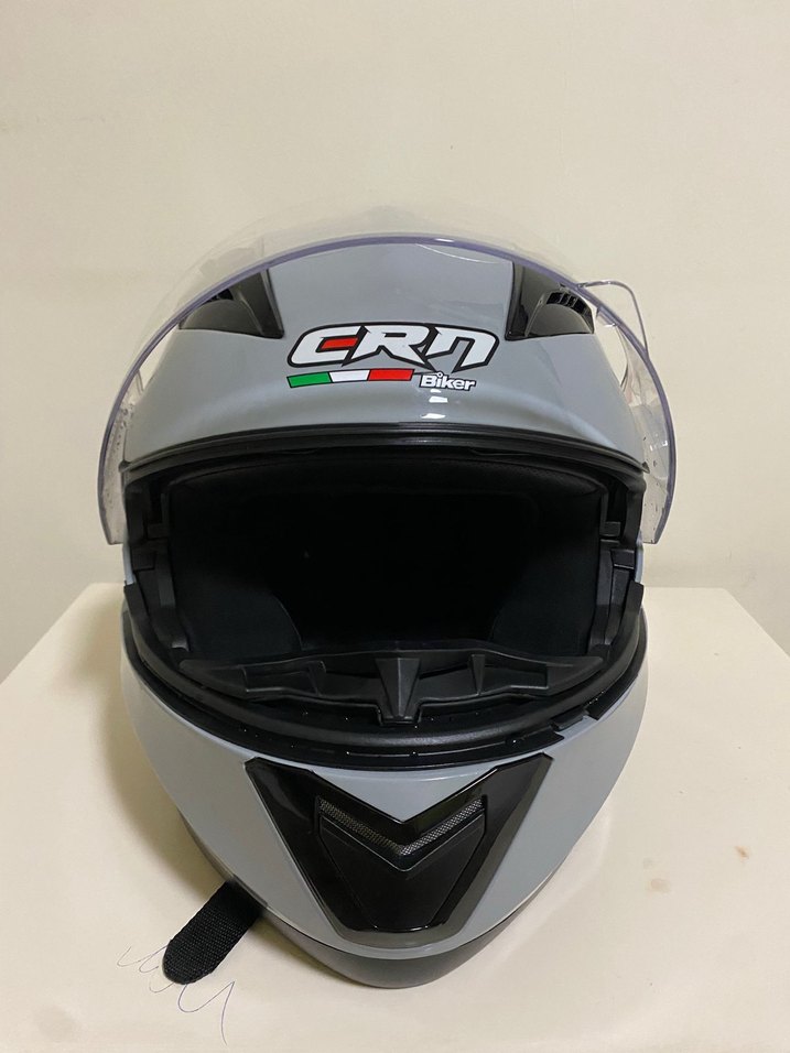 Gri Biker Kask, Metal Tokalı, Minimalist Desenli - Görsel 3