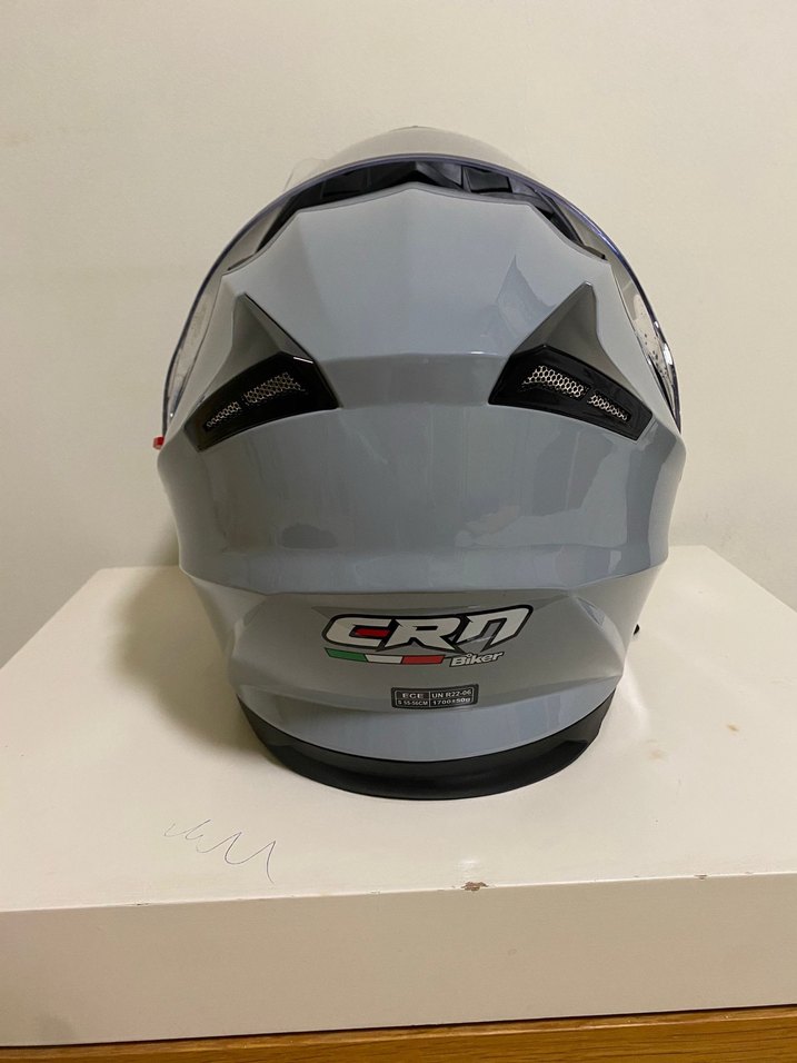 Gri Biker Kask, Metal Tokalı, Minimalist Desenli - Görsel 5