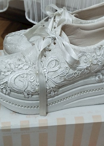 Dantel Detaylı Beyaz Dolgu Topuklu Kadın Spor Ayakkabı - Görsel 4