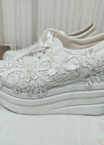 Dantel Detaylı Beyaz Dolgu Topuklu Kadın Spor Ayakkabı - Görsel 3