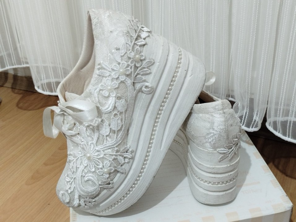 Dantel Detaylı Beyaz Dolgu Topuklu Kadın Spor Ayakkabı - Görsel 2