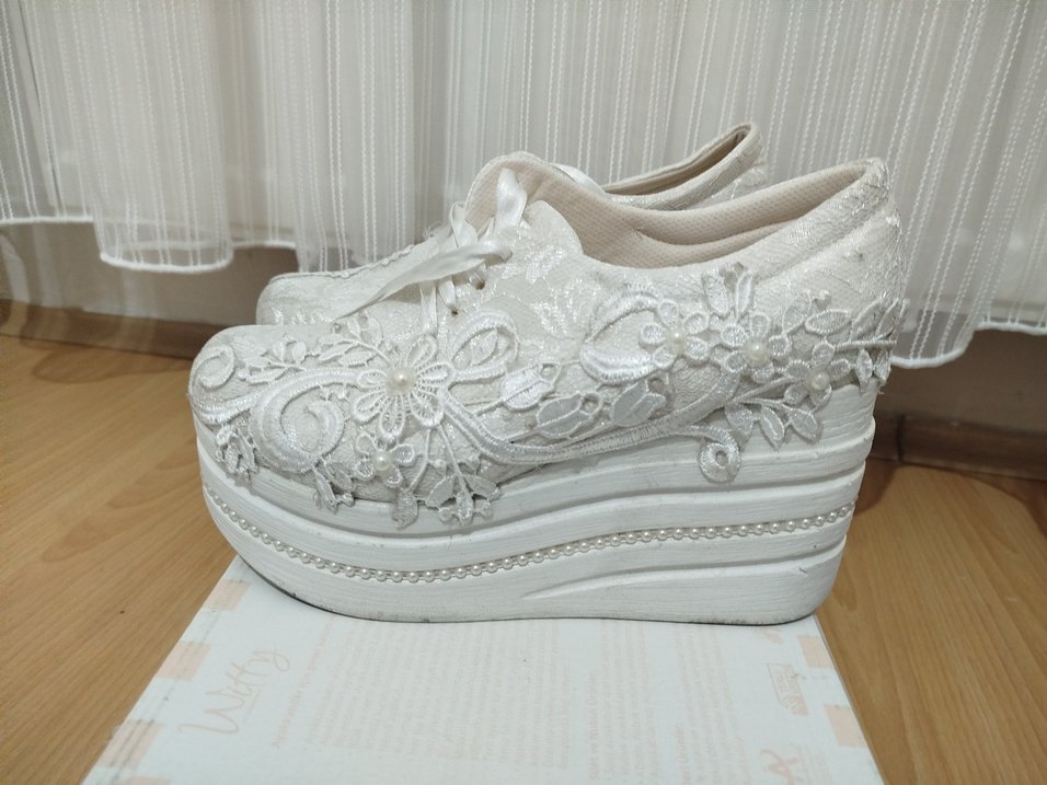 Dantel Detaylı Beyaz Dolgu Topuklu Kadın Spor Ayakkabı - Görsel 3