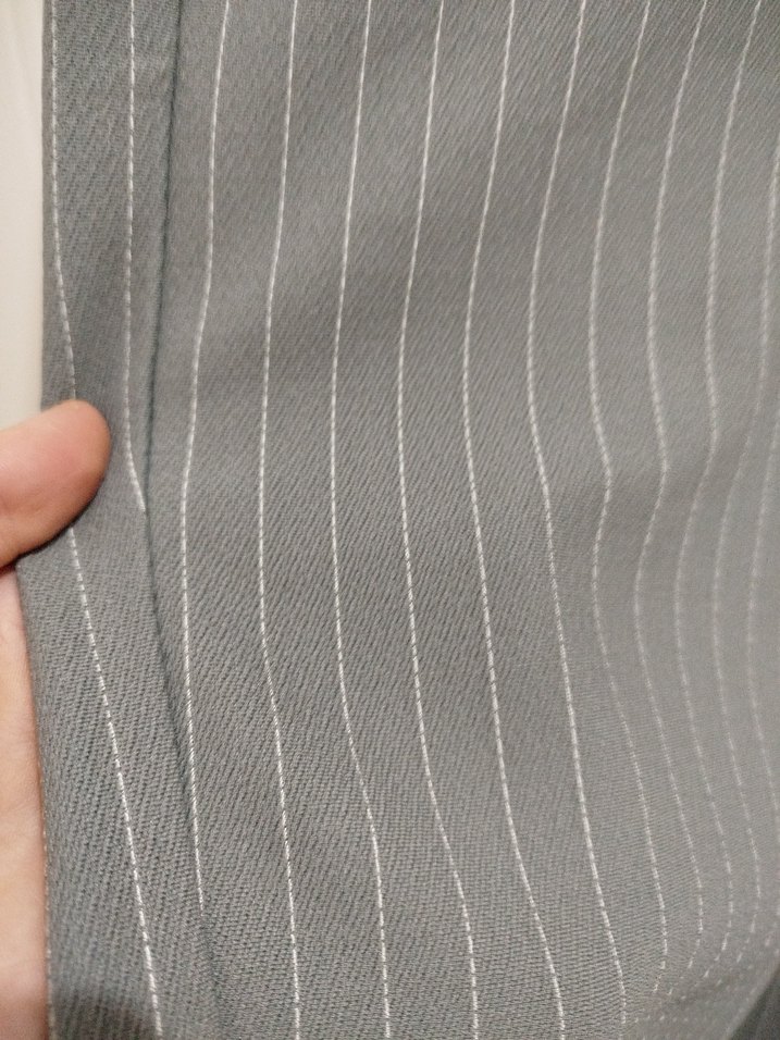 likralıdır yenidir
Gri Çizgili Piliseli Kadın Kumaş Pantolon - Görsel 2