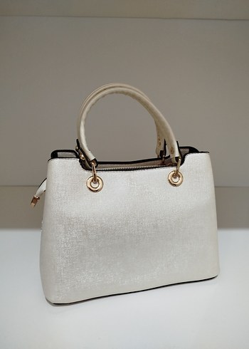 sıfır üründür
Beyaz Parlak Tokalı Kadın Çanta - Görsel 3