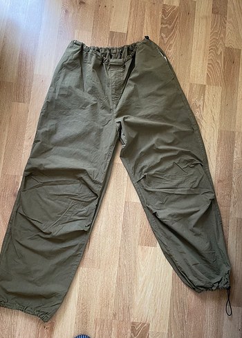 Diğer Haki paraşüt kumaş Kadın Pantolon.Belden ve yandan büzülebilir.