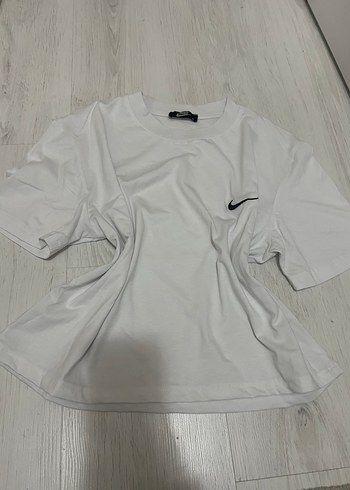 Nike Beyaz Tisort