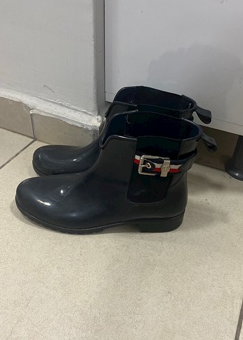 Tommy Hilfiger 40