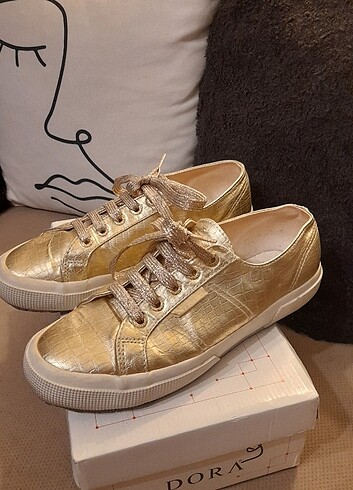 38 Beden Gold Superga