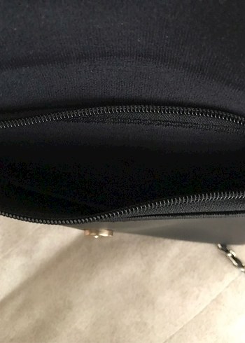 Zara Siyah Zincir Detaylı Deri Çanta - Görsel 4