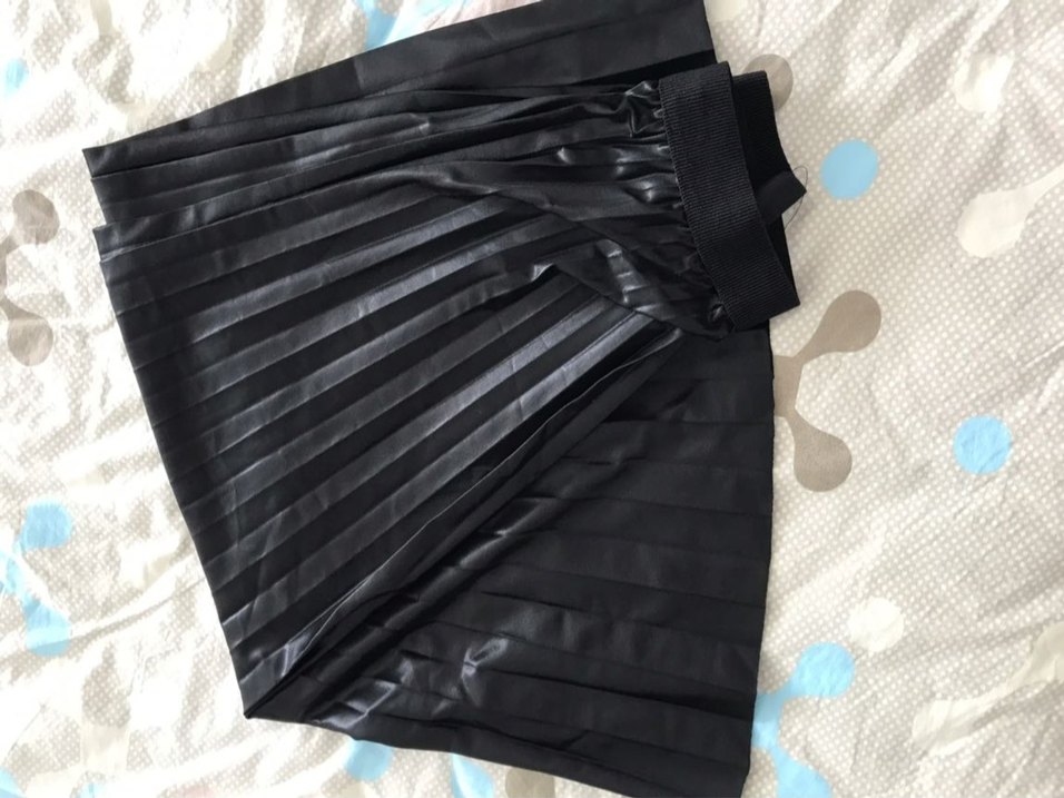 Siyah Parlak Pileli Uzun Etek - Görsel 2