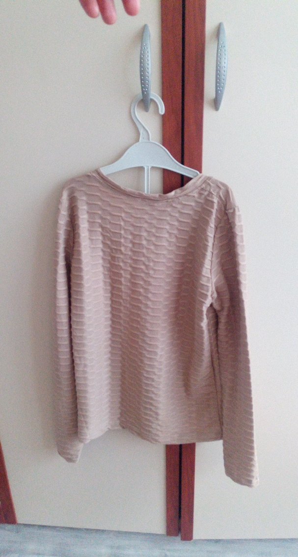 Bej V Yakalı Piliseli Kadın Keten Kazak - Görsel 3