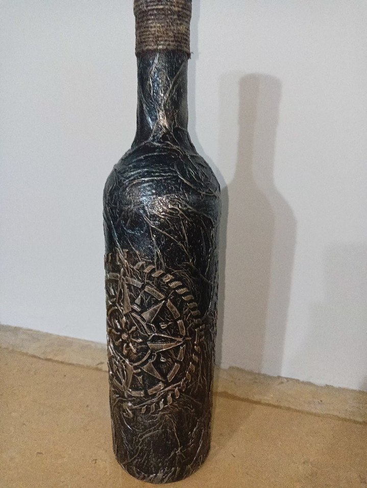 Siyah Kabartmalı Dekoratif Vazo - Görsel 2