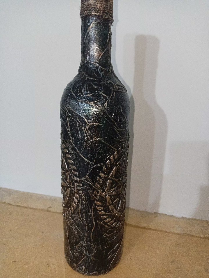 Siyah Kabartmalı Dekoratif Vazo - Görsel 3