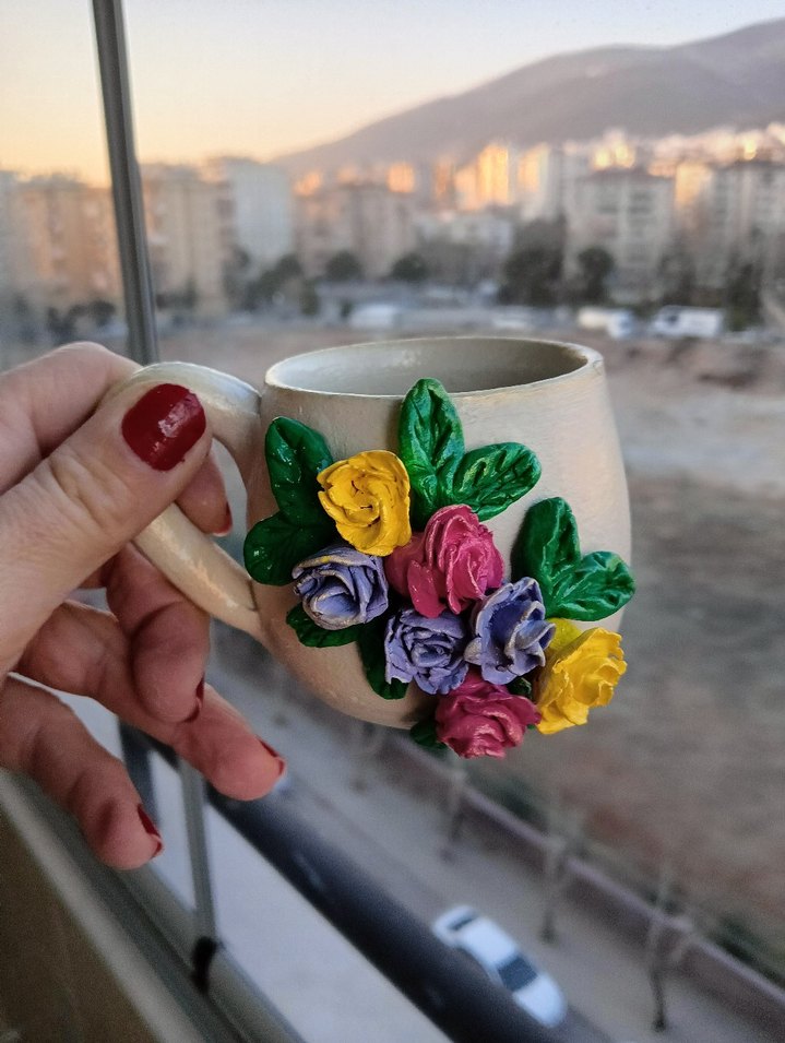 Çiçek Detaylı Renkli Seramik Kupa - Görsel 2