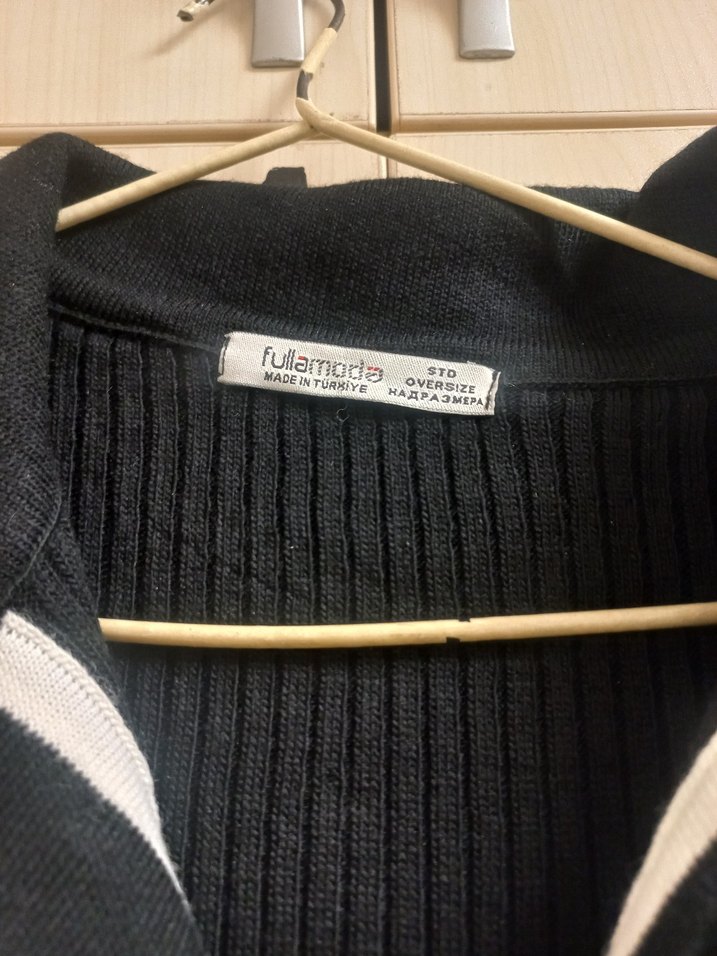 Düğmeli Siyah Uzun Triko Elbise - Görsel 3