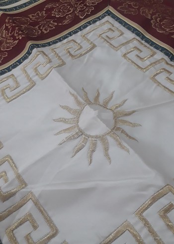 Beden bordo Renk Bordo Simli İşlemeli Masa Örtüsü HİÇ KULLANILMADI